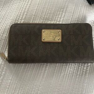 Michael Kors wallet. Preloved. In good shape